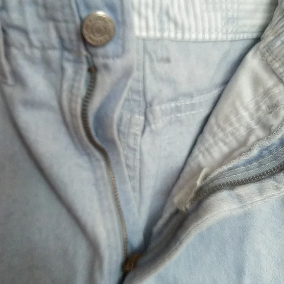 Lee ladies light wash shorts NWOT size 10 M. - Picture 7 of 15